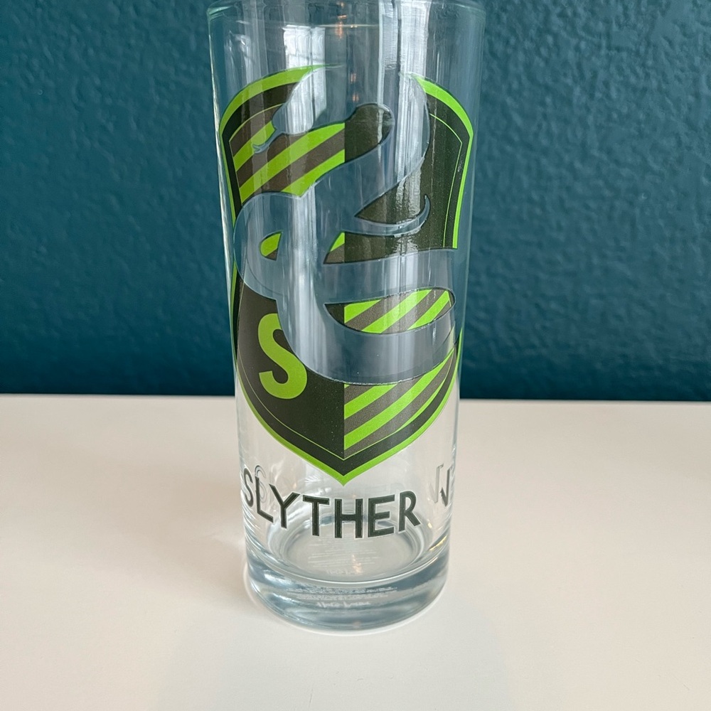Harry Potter Hogwarts Slytherin Hufflepuff House Crest 4-Pack Tumbler Set - Picture 4 of 10